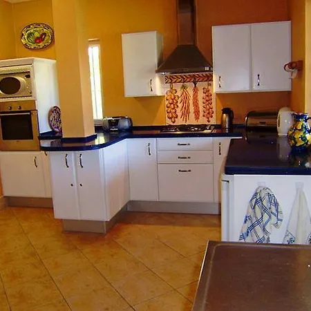 Sleeps 8 With Pool Air Con And Wifi *
