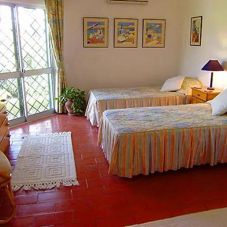 Villa Sleeps 8 With Pool Air Con And Wifi Vale do Lobo